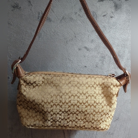 Coach H2H-6332 Bagutte Signature C Handbag Authentic Canvas Leather Trim - Picture 4 of 9